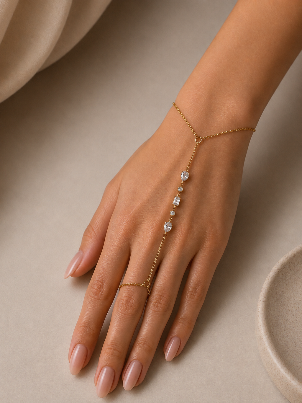 Eloise Handchain