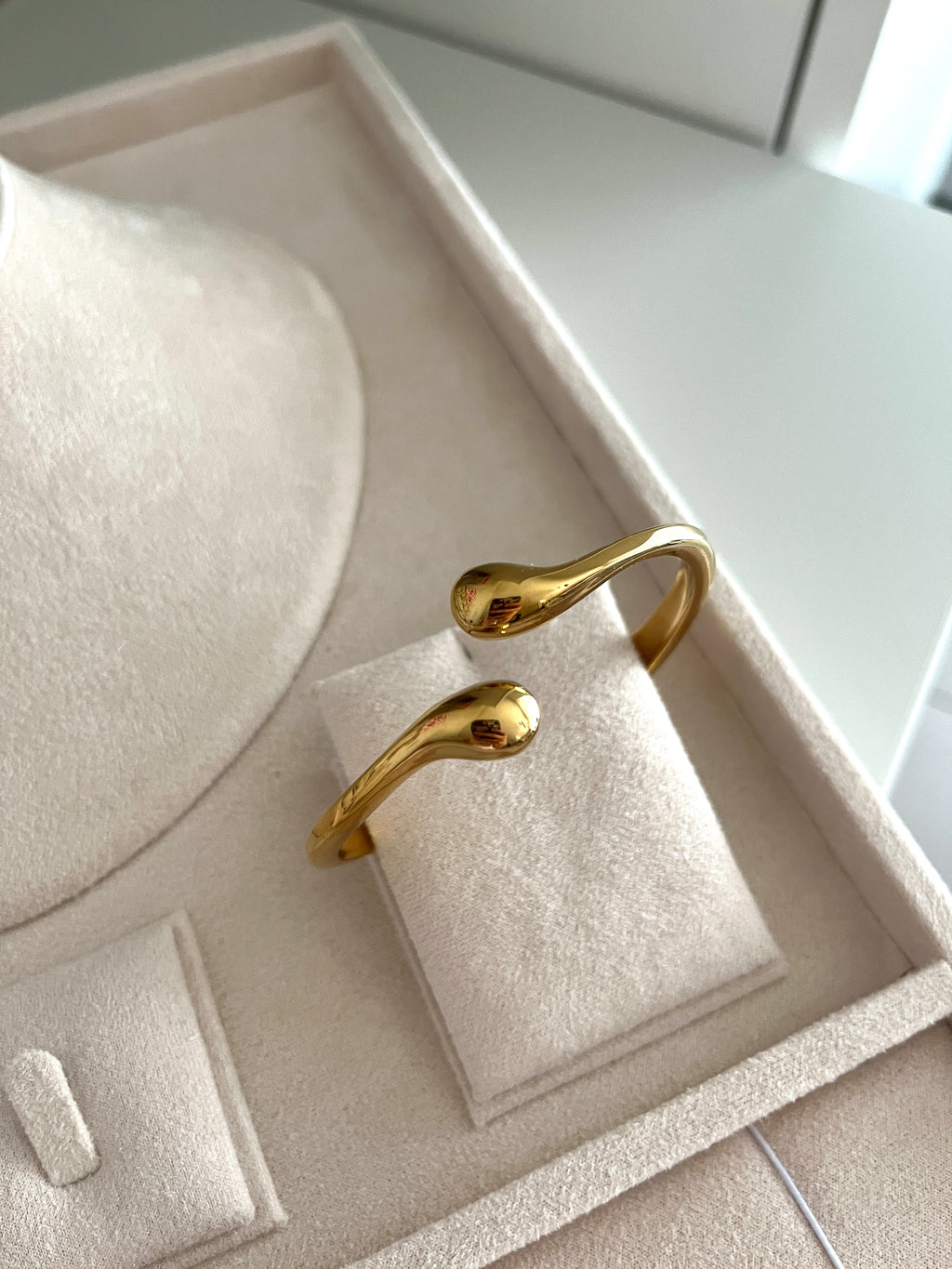 Helena Bangle Gold