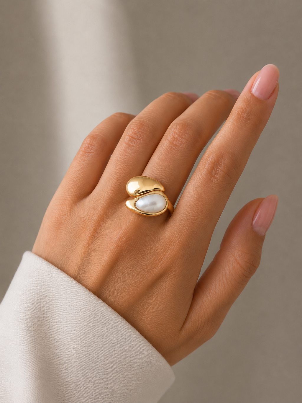 Midnight Shine Gold Ring