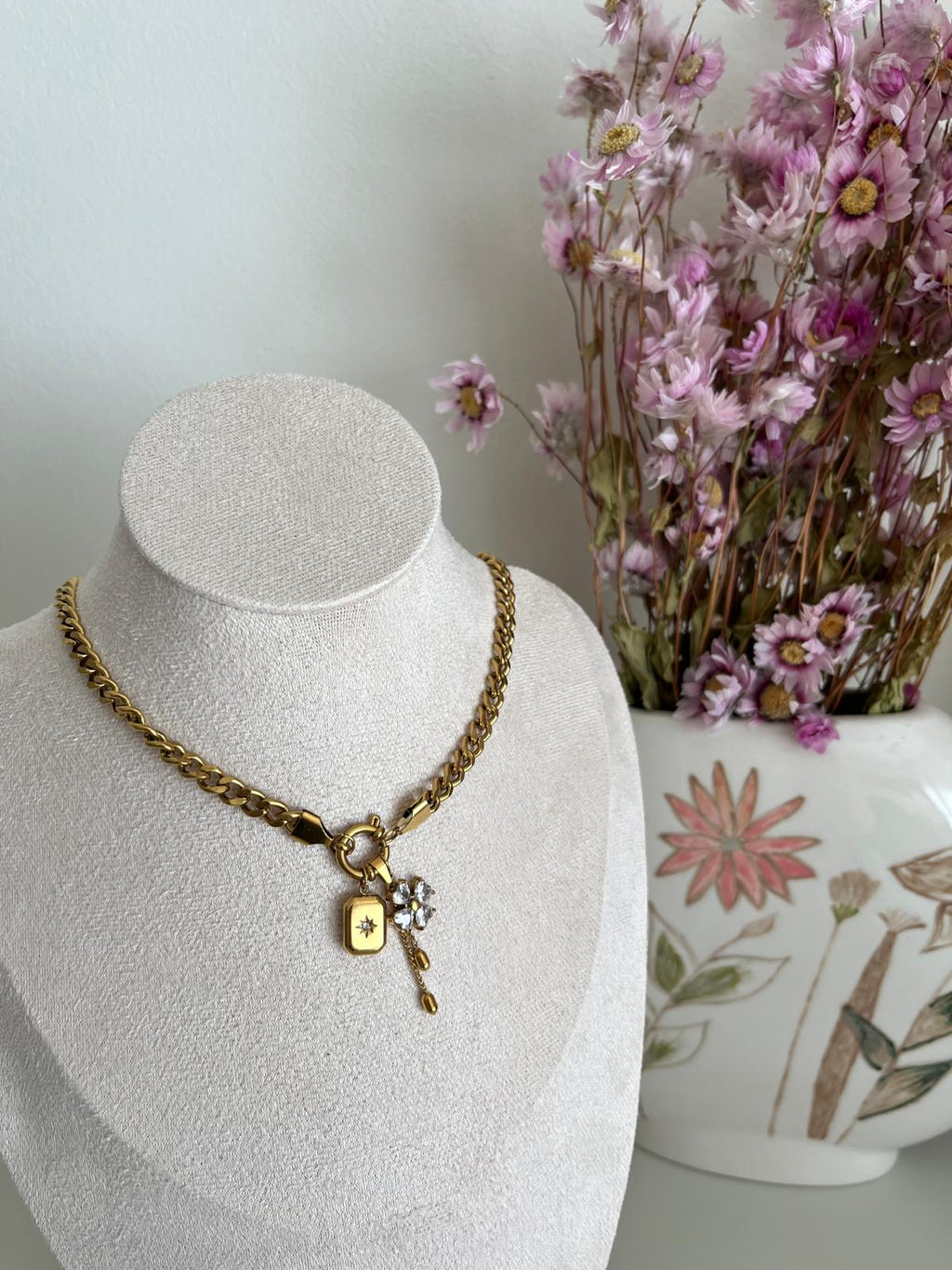 Daisy Necklace